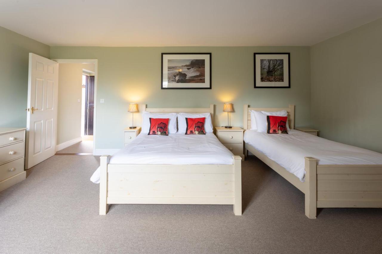 The Plough Hotel Wangford Екстериор снимка